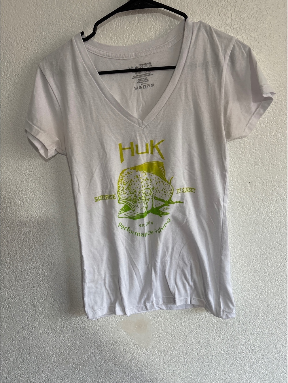 Huk Performance Fabrics Women's White V-Neck T-Shirt Size Small